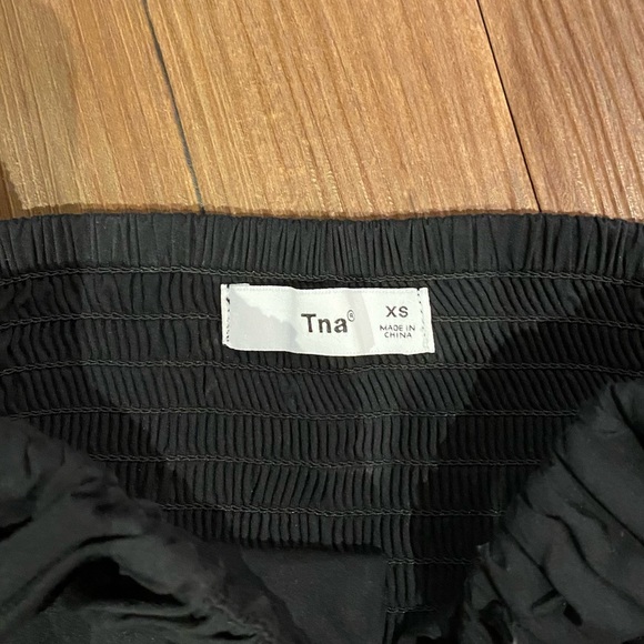 Aritzia TNA Black Top - Picture 3 of 3